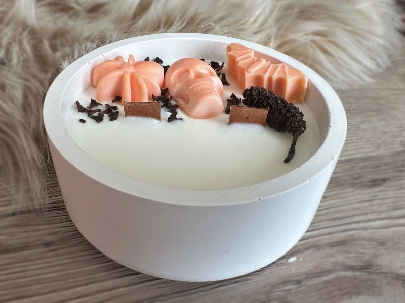 Sójová svíčka v betonu – Halloween