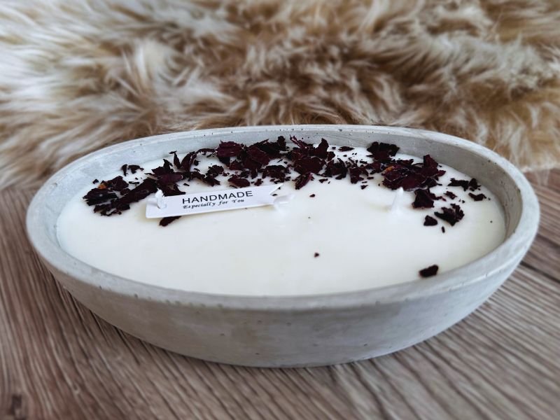 Sójová svíčka v betonu –  Loď růží