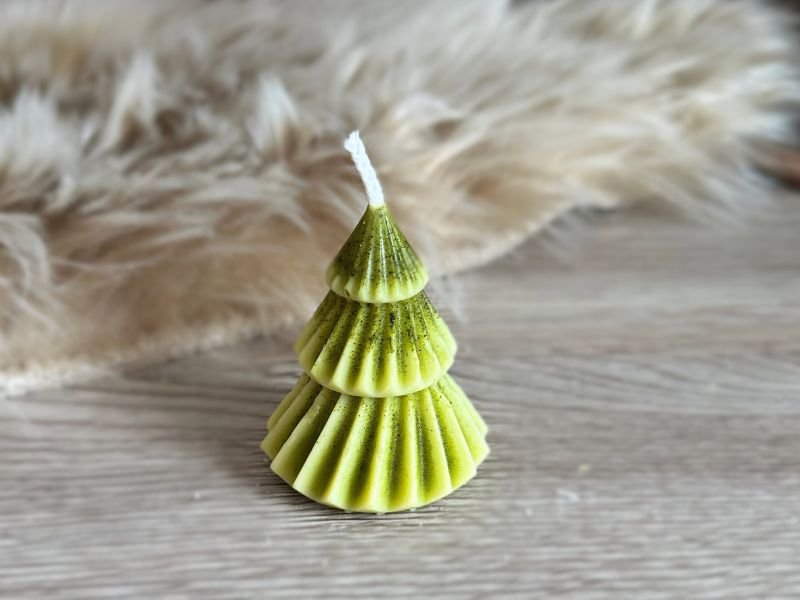 Vánoční svíčka ve tvaru stromečku – malý