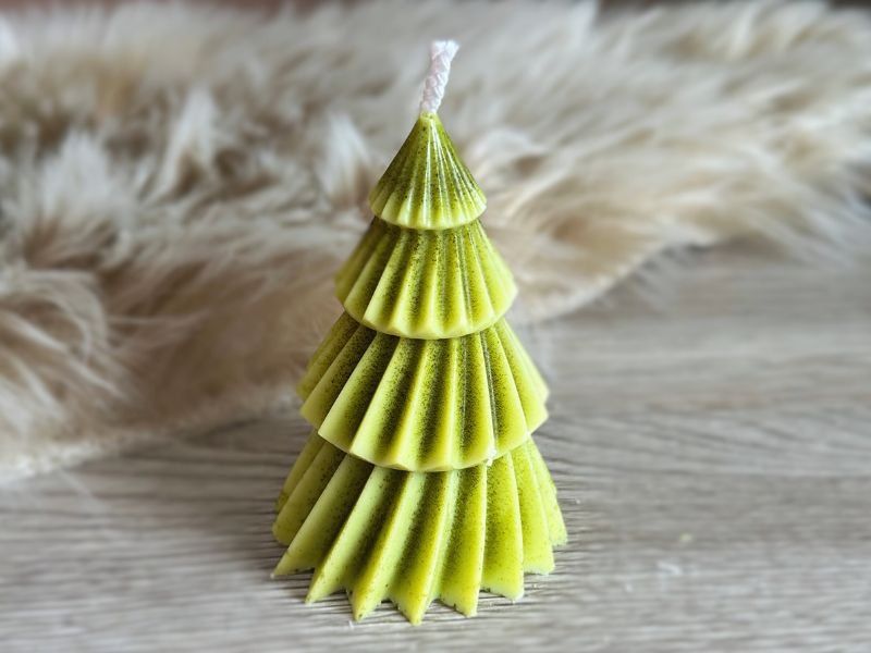 Vánoční svíčka ve tvaru stromečku – velký