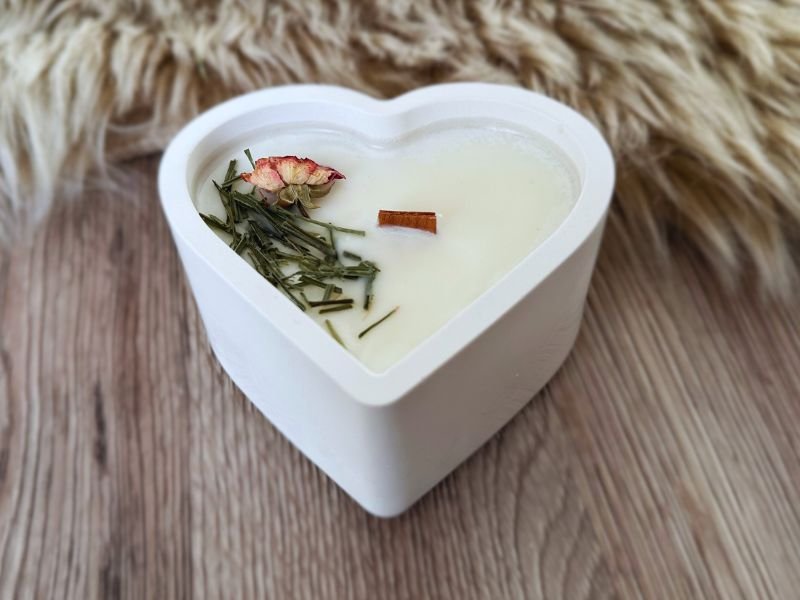 Sójová svíčka – Srdce Růže v trávě